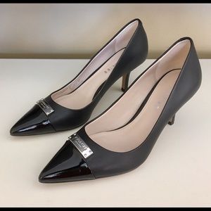 Coach Pumps